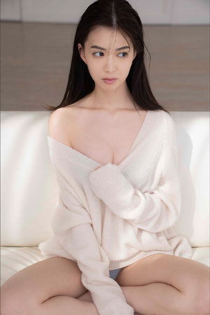 张雅丹卧室被黄总干